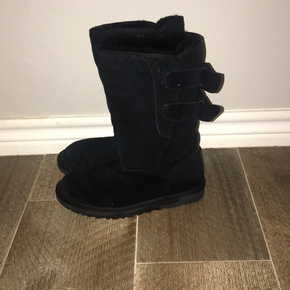 Shoes - Picture 2 of 4